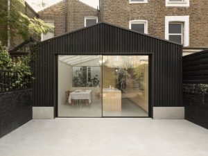 پناهگاهی از چوب و نور در قلب هاکنی (Hackney)
